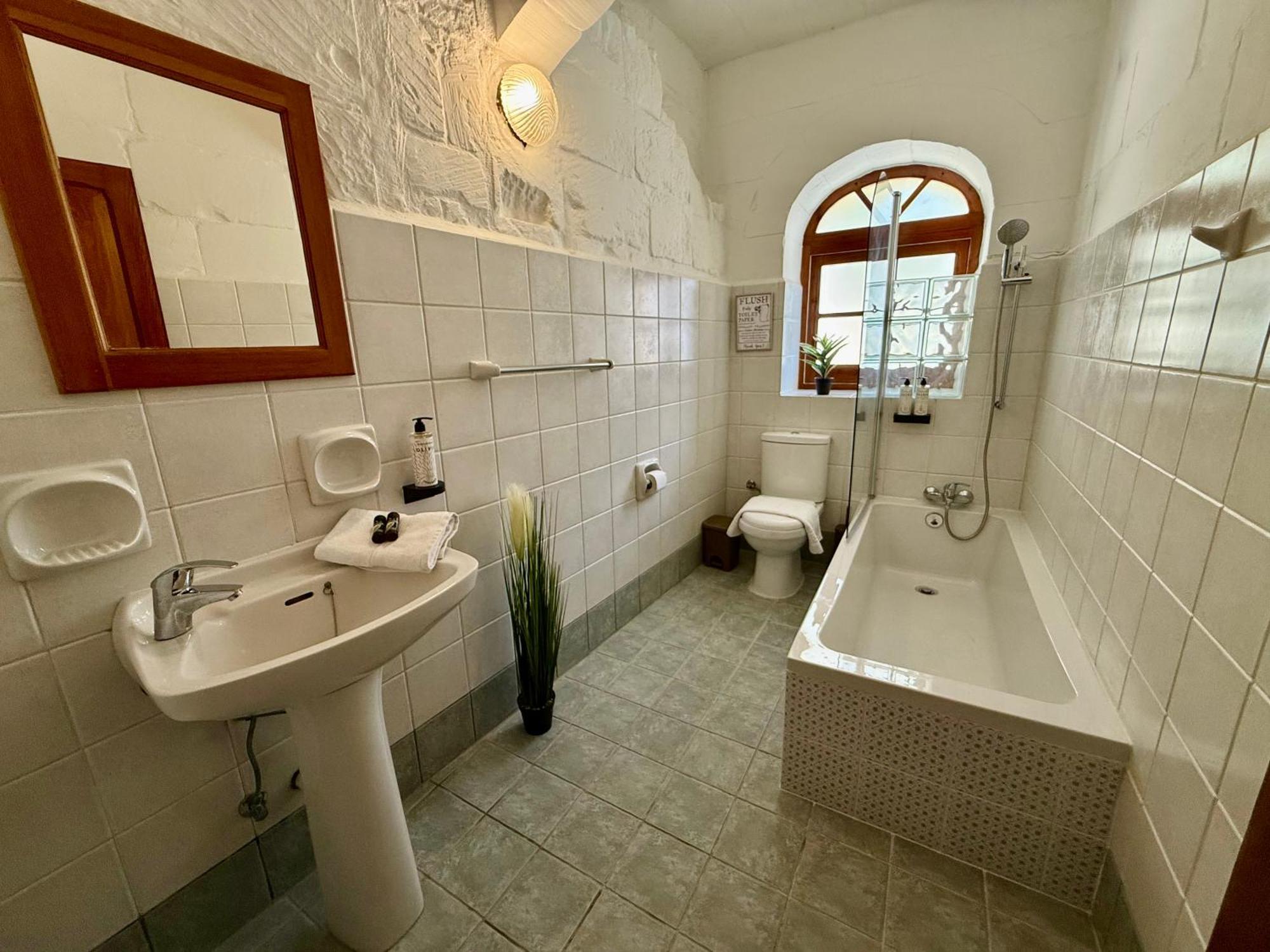 Ta' Matmura B&B Gharb  Exterior photo